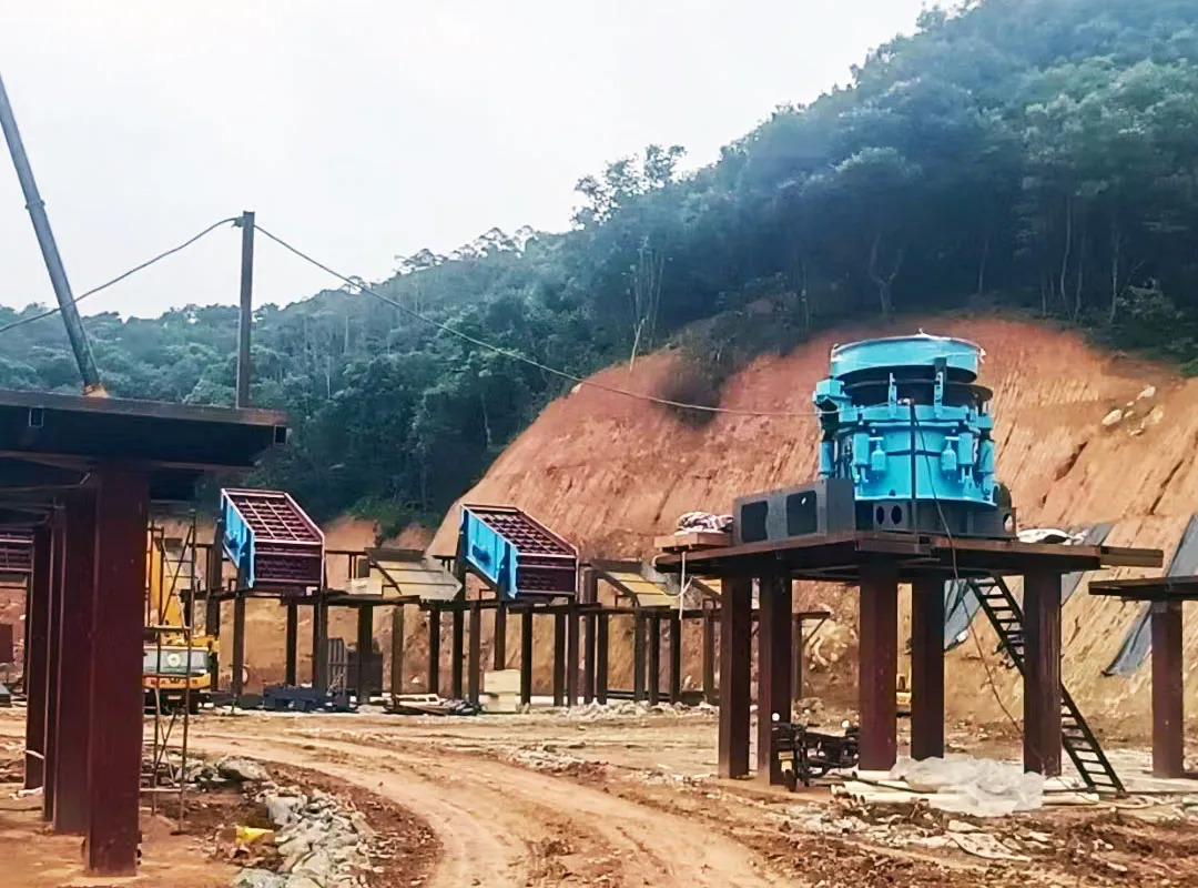 5臺花崗巖SMS5000大型多缸液壓圓錐破碎機服務于廣西時產(chǎn)1400噸花崗巖骨料項目